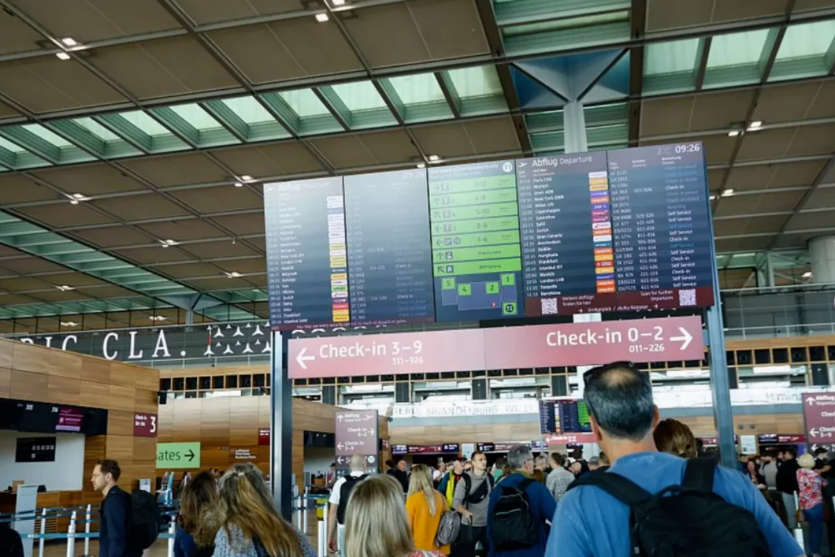 Ataque Cibernético Paralisa Aeroportos na Europa e Expões Falhas