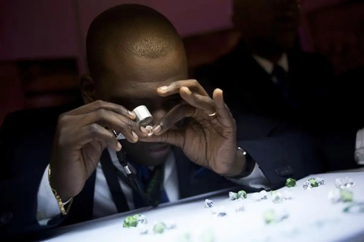 Angola reforça beneficiação de diamantes com nova lapidadora em Saurimo