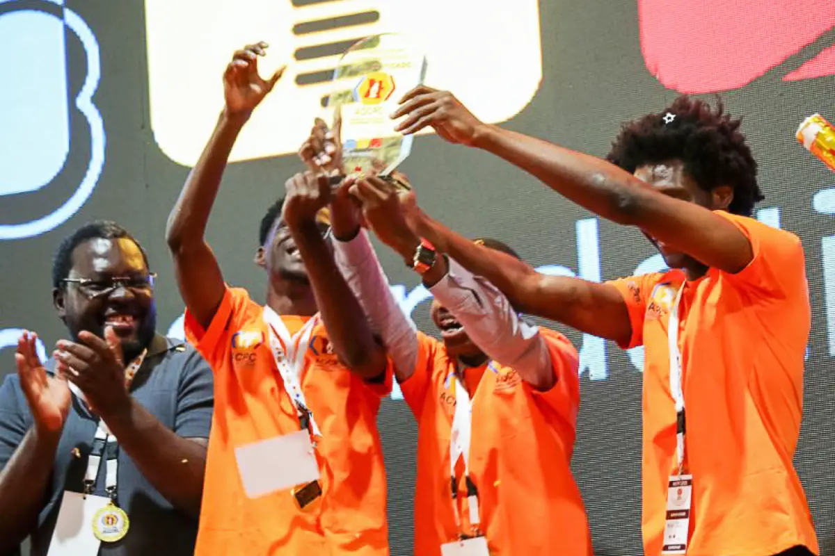 ISAF conquista primeiro e quarto lugares no concurso universitário de programação em Angola