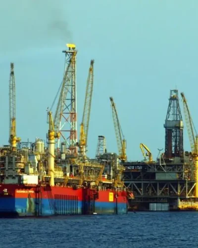 Investigação aponta derrames persistentes de petróleo ao largo de Angola